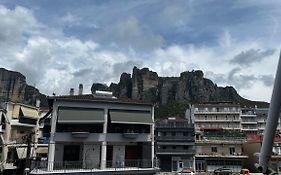 The Side Of Meteora Majestic Apartment
